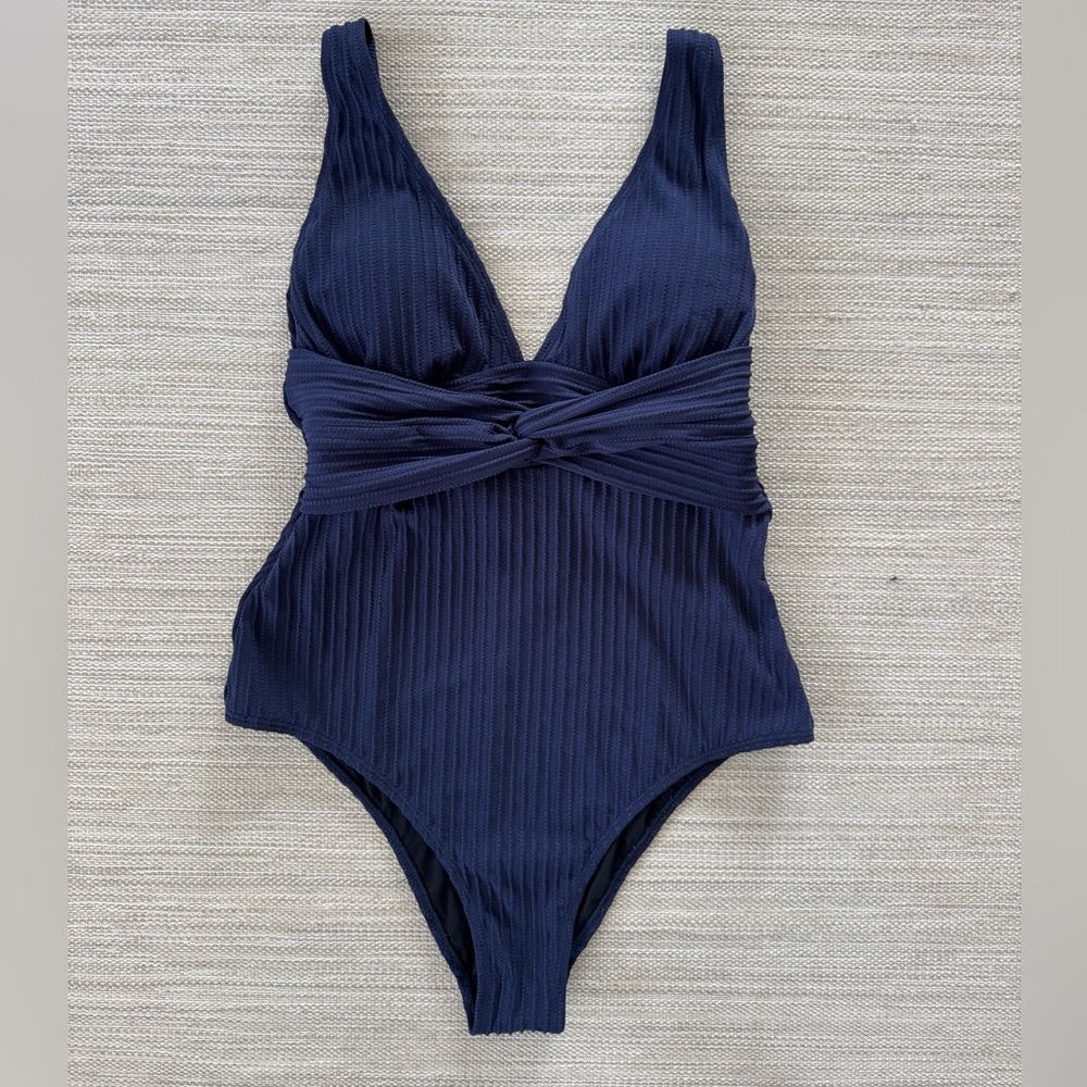 Cupshe navy blue textured ribbed twist front one piece swimsuit women’s L NWT‎